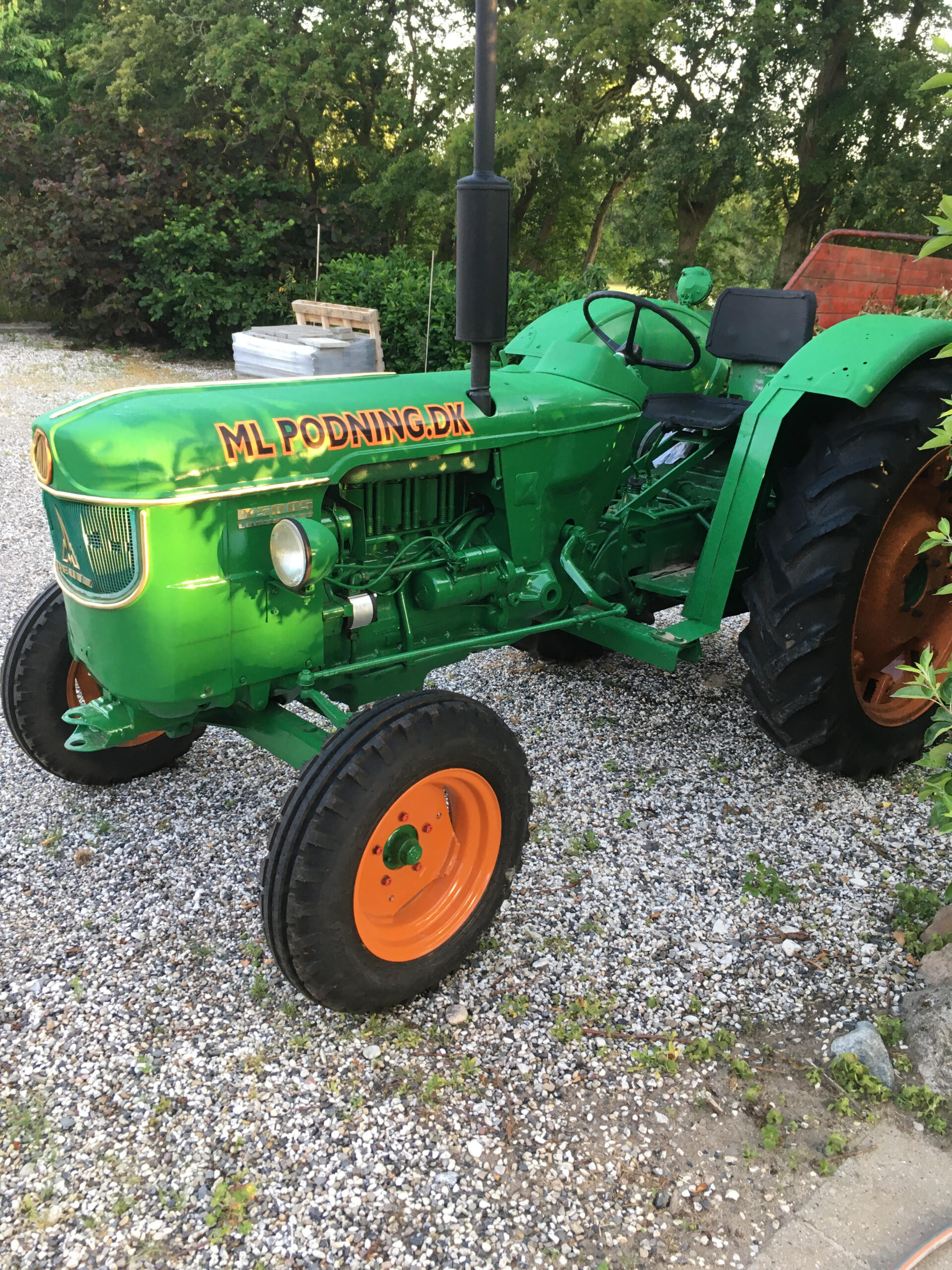 Ny istandsat traktor til planteskolen.